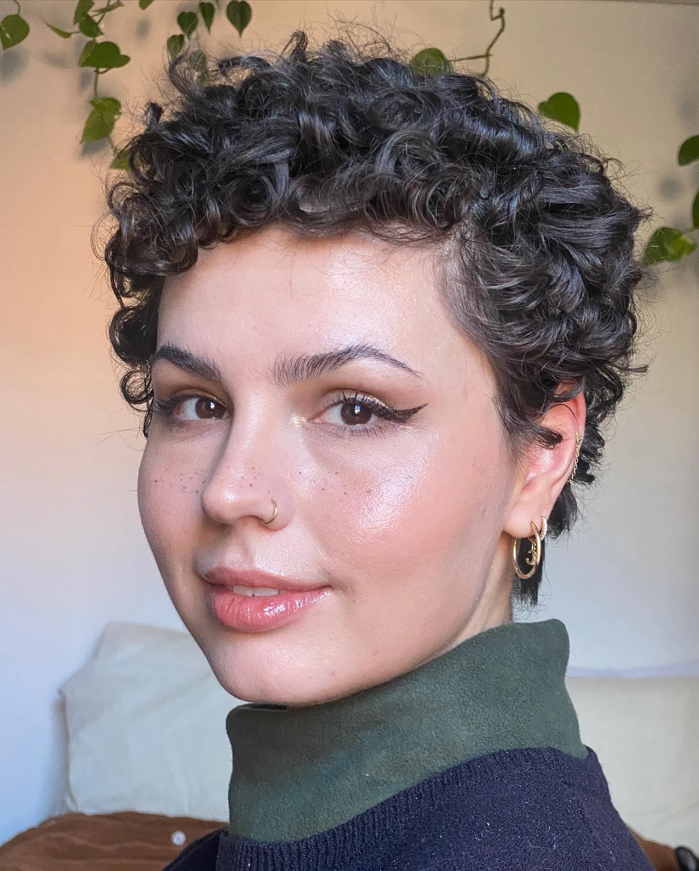 Short Curls hairstyle