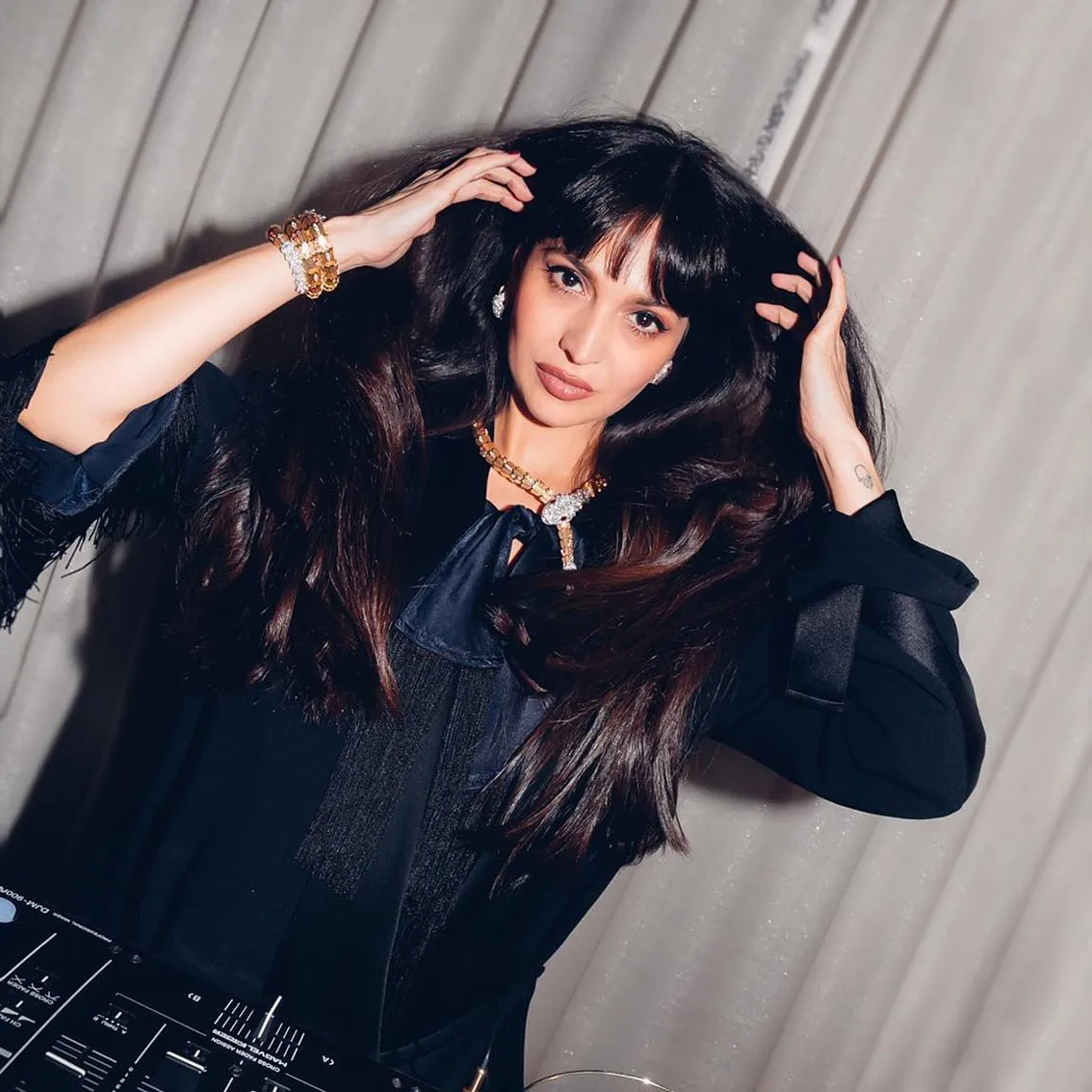 Long dark curve cut with full fringe and voluminous layers