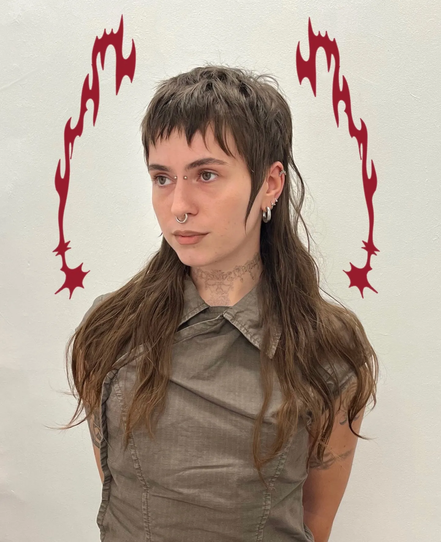 Short crown with very long disconnected mullet back
