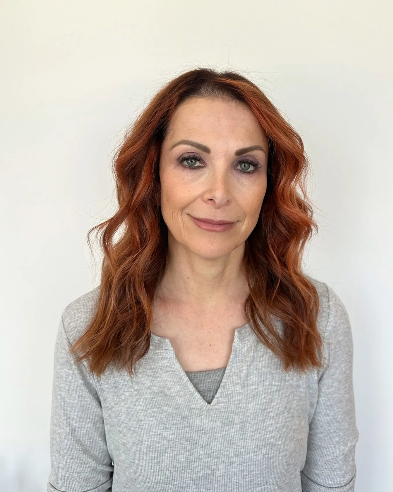 Shoulder-length wavy lob with a center part and loose bends