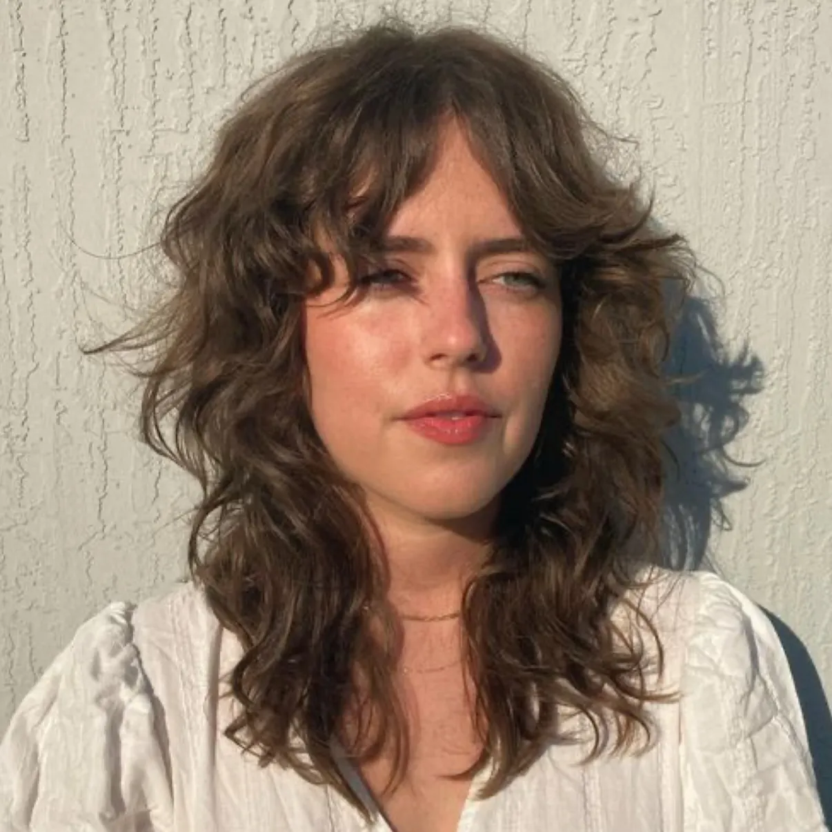 Short layered wavy shag with curtain-style fringe
