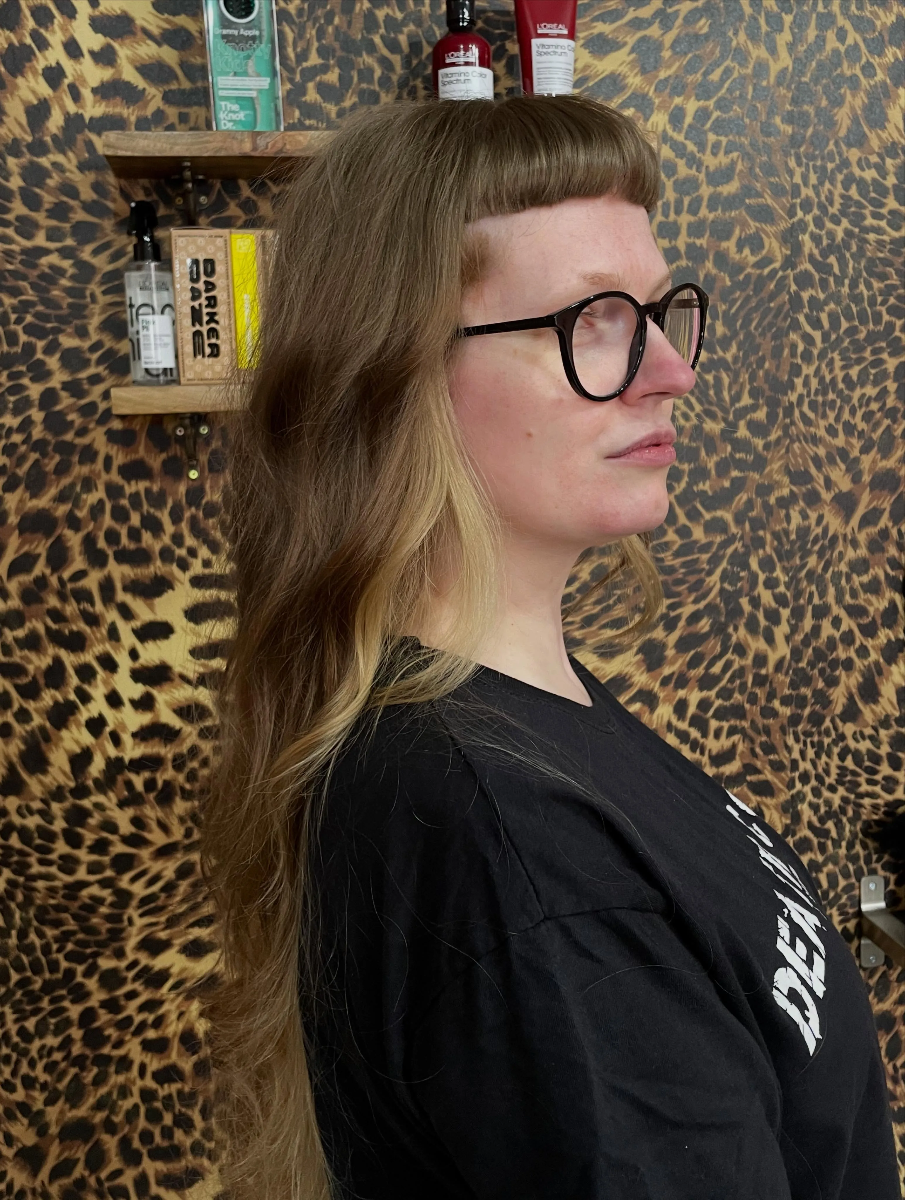 Asymmetric halo haircut with one longer side