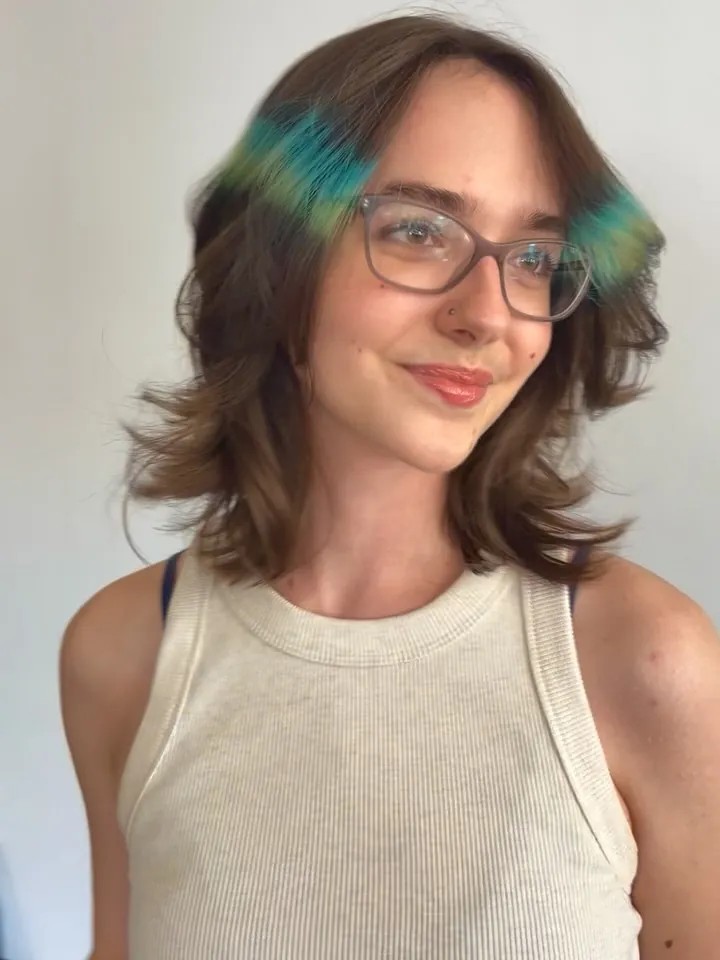 Medium halo haircut with green colour accents at the fringe