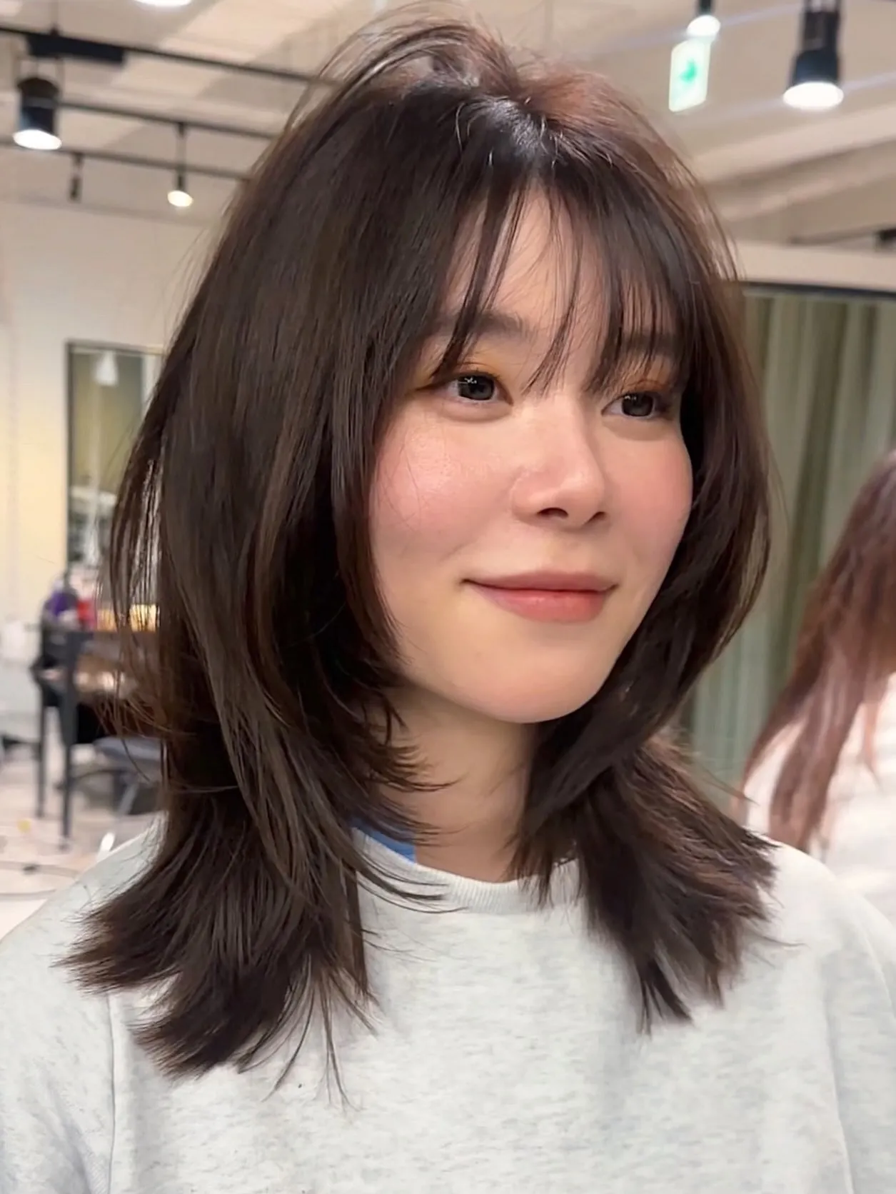 shoulder-length layers haircut