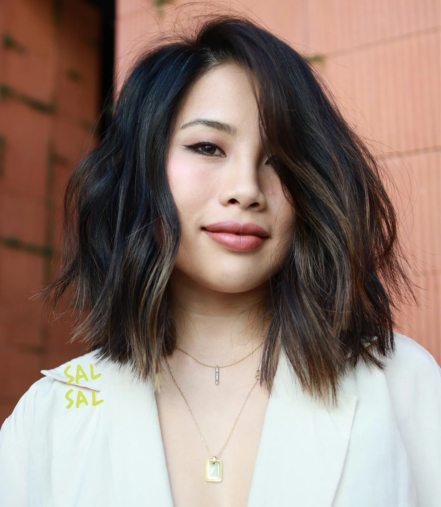 wavy shoulder layers haircut