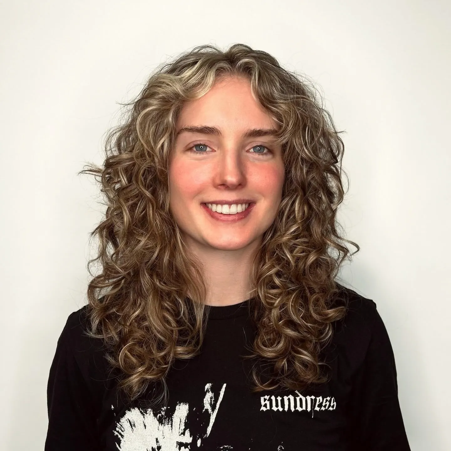 Face-framing curl layers with lighter front pieces