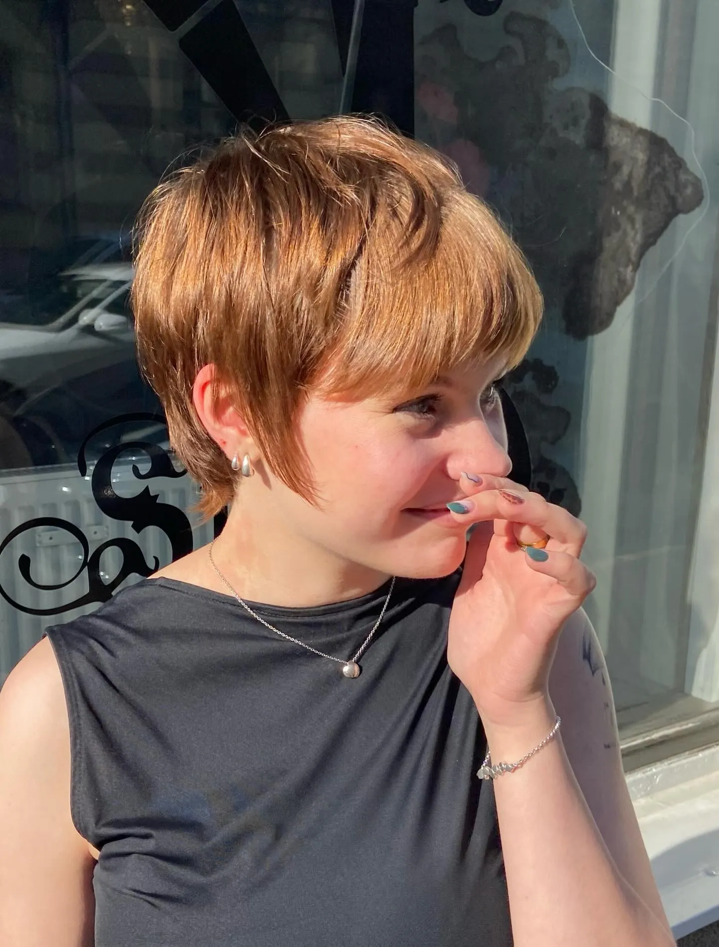 Rounded copper long pixie with side fringe