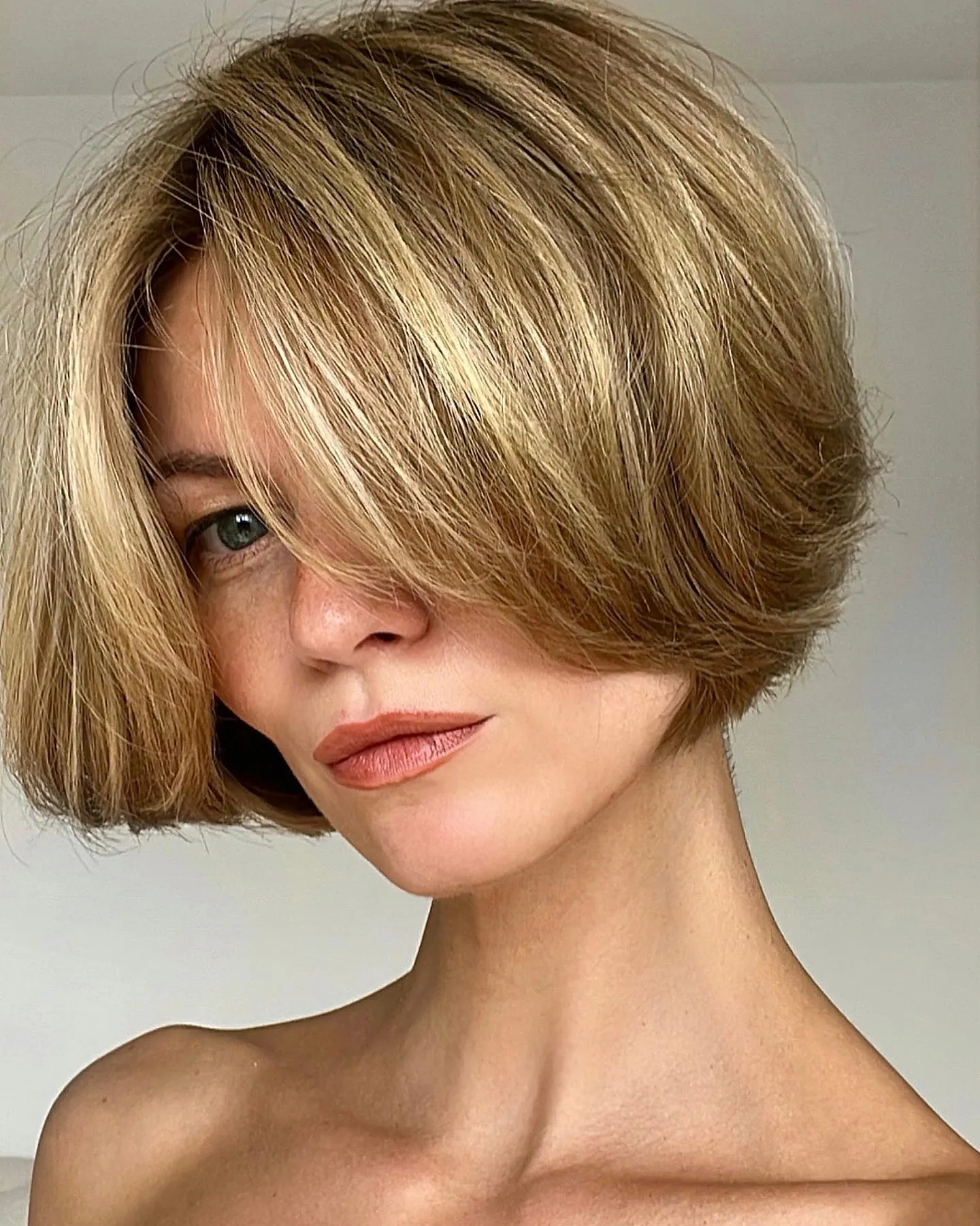rounded side bob haircut