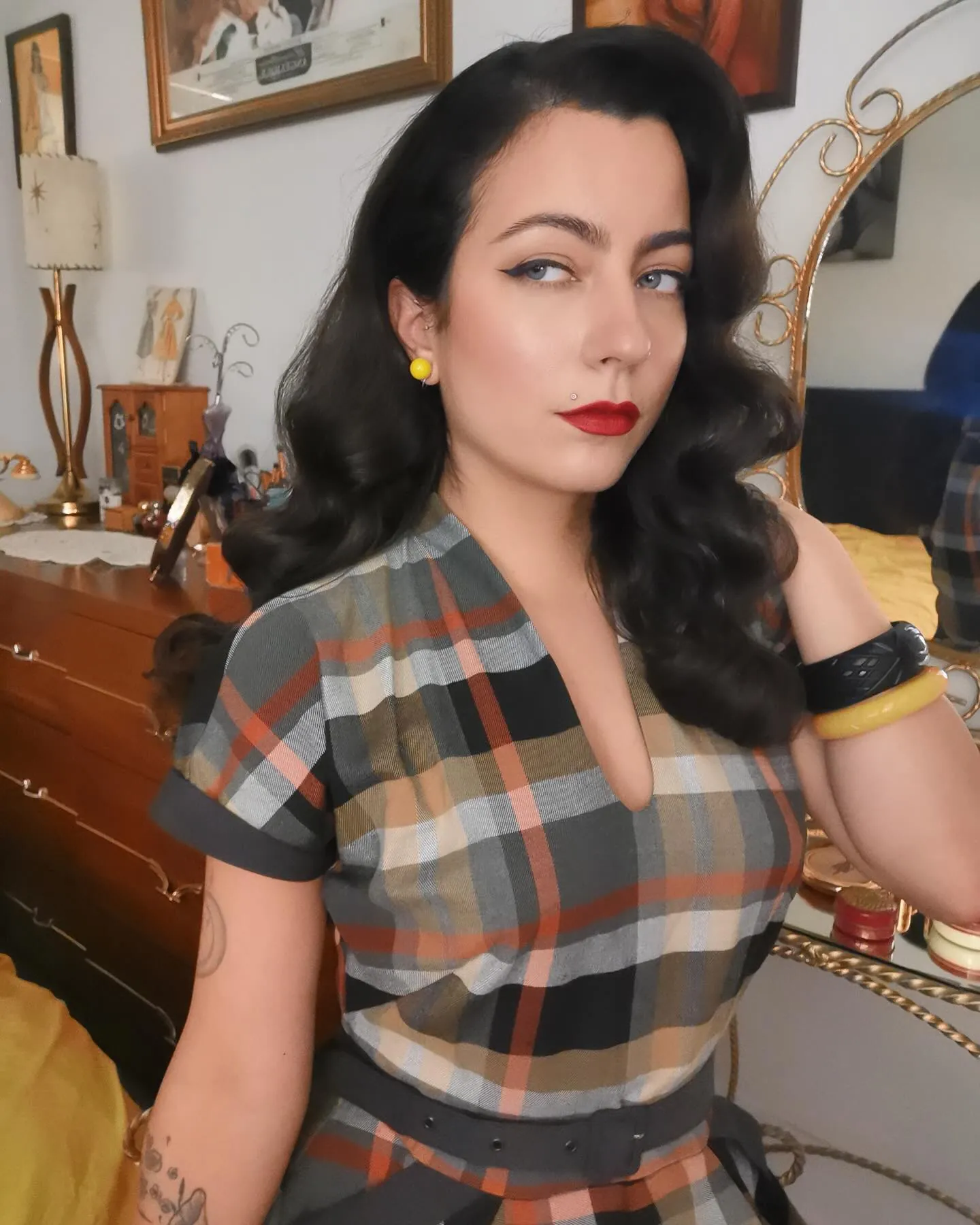 Side-Part Retro Waves
