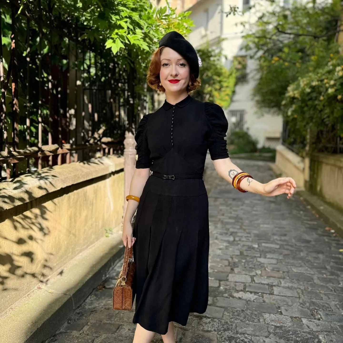 Curly Shoulder Bob with 1980s-inspired volume