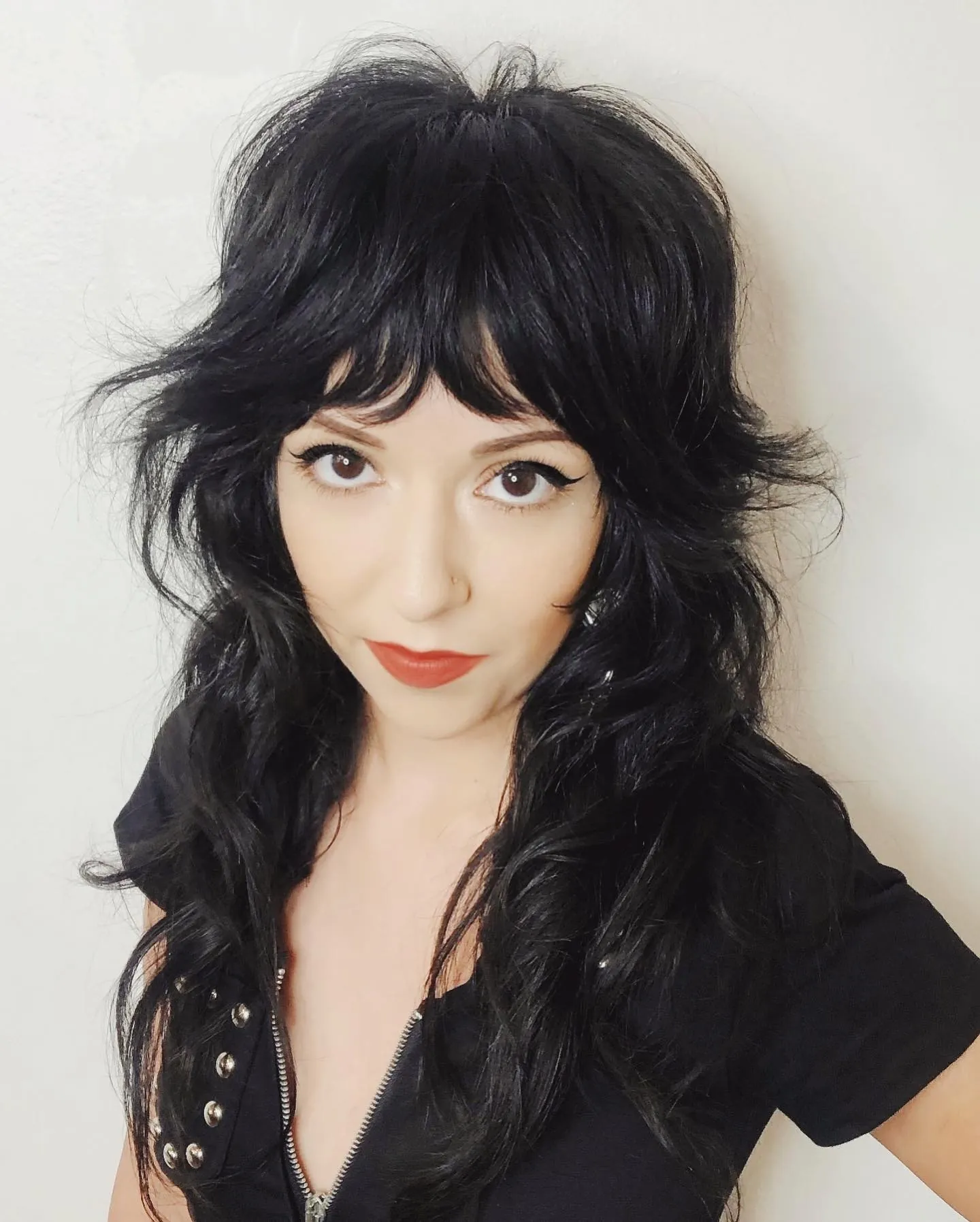 Wavy Black Shag with 1990s-inspired layers