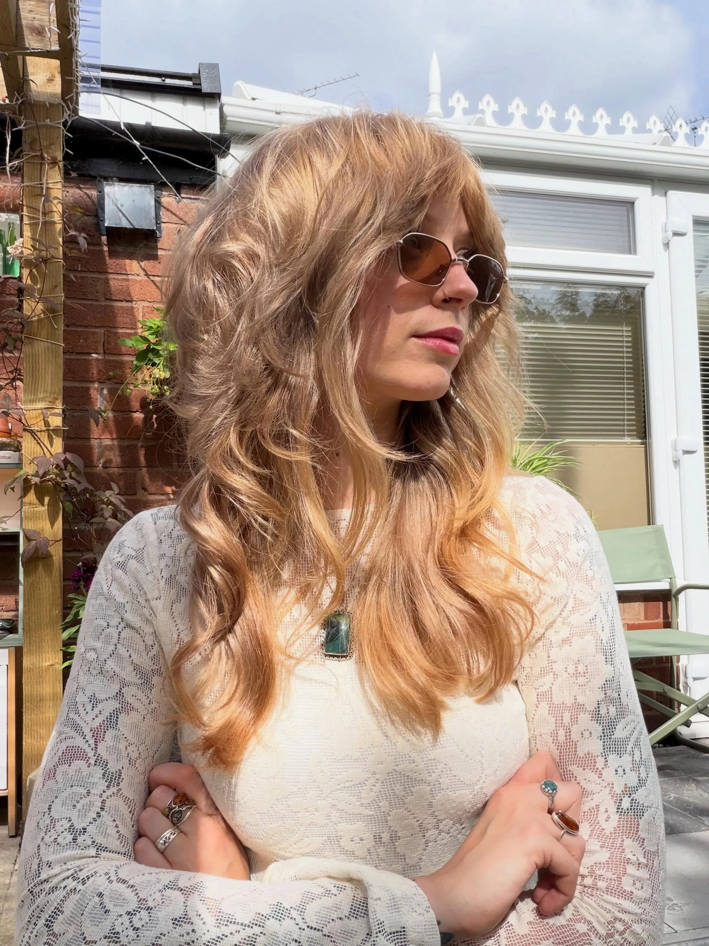 Long Blonde Feathering with 1970s-inspired layering