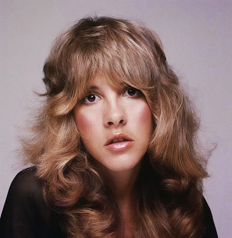 Voluminous Feathered Layers with 1970s-inspired layering