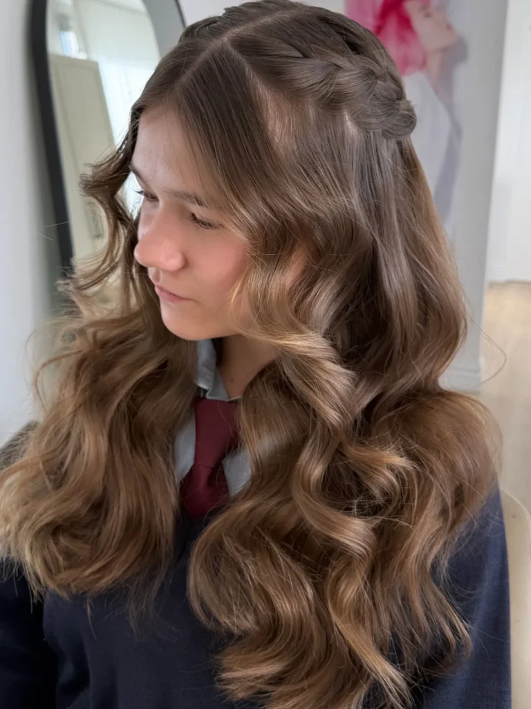 School Hairstyles for Wavy Hair: 18 Bouncy Ideas