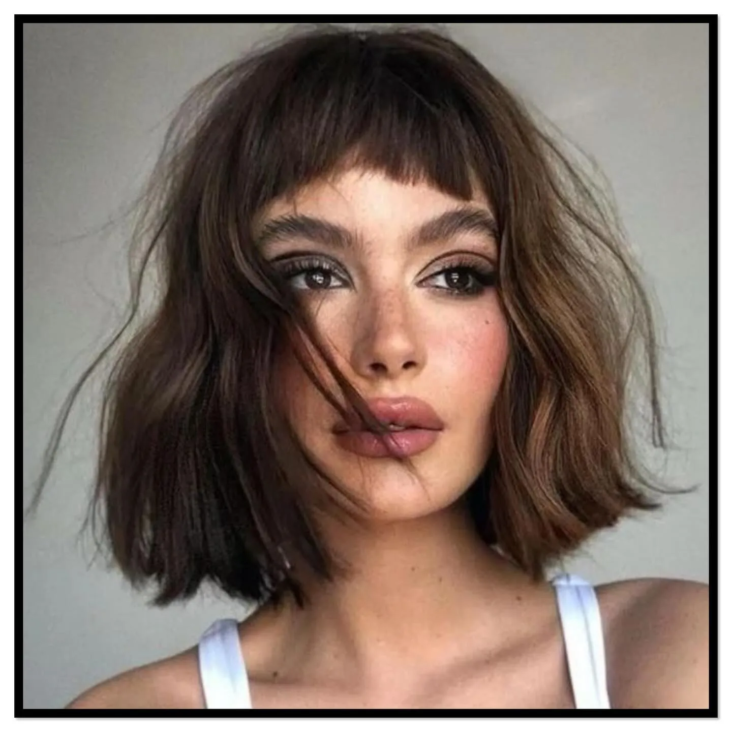 Wavy micro bob with short textured fringe