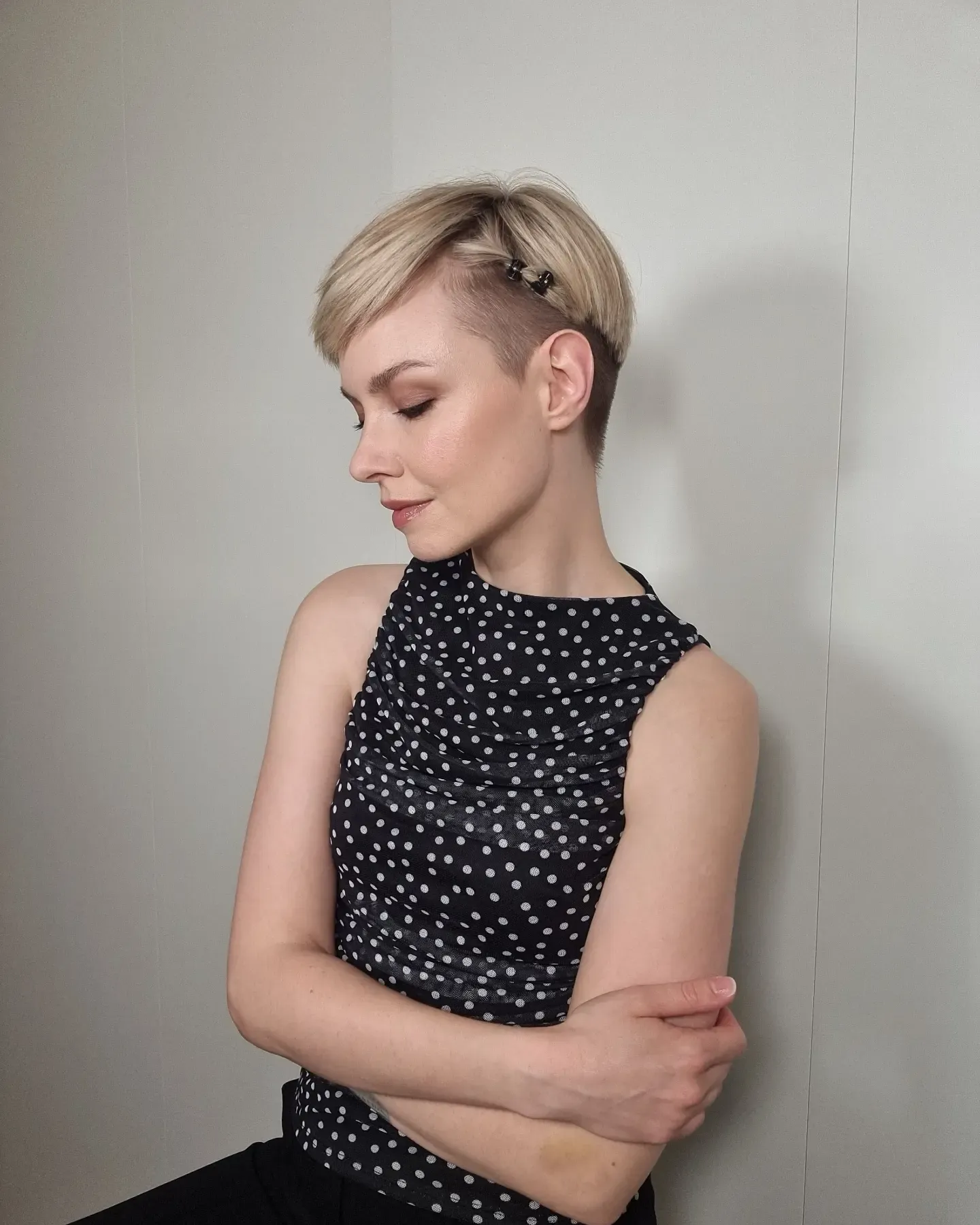 soft side undercut short hairstyle