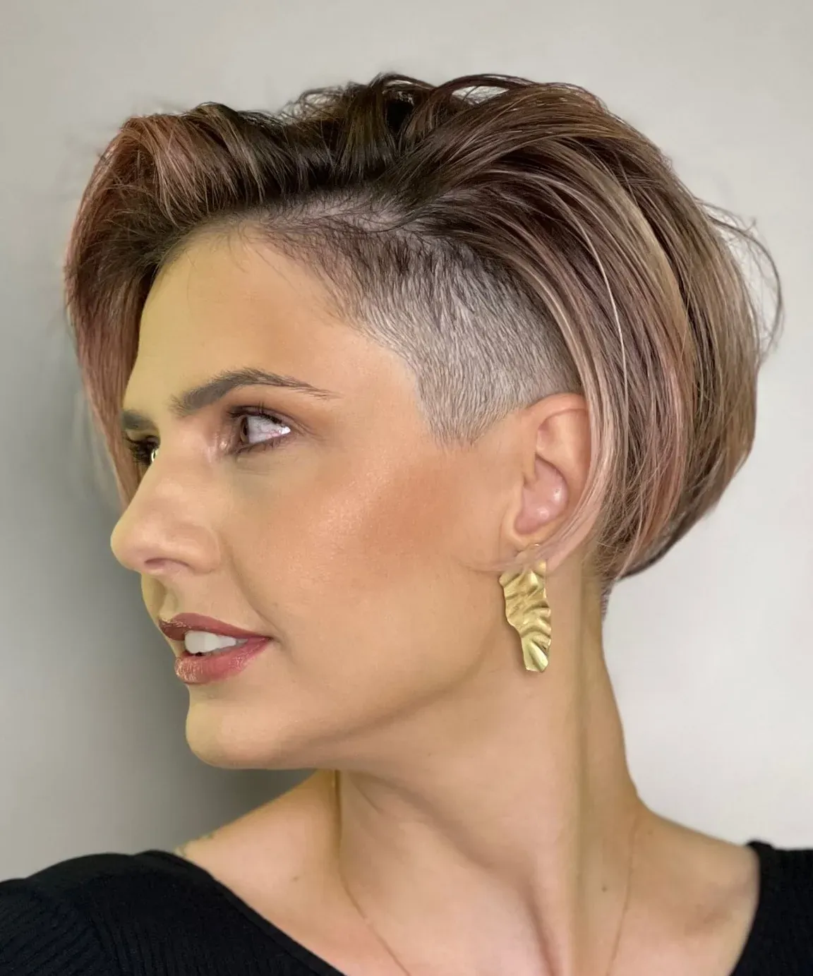 asymmetrical undercut short hairstyle