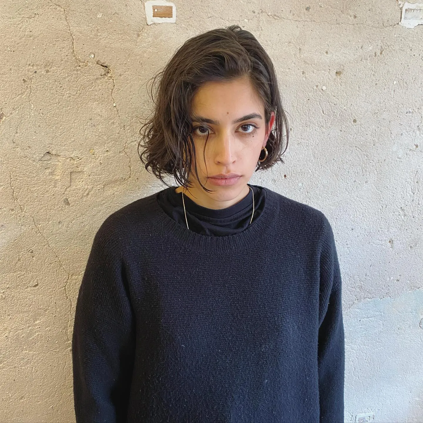 Side-part wavy bob with textured jaw-length layers