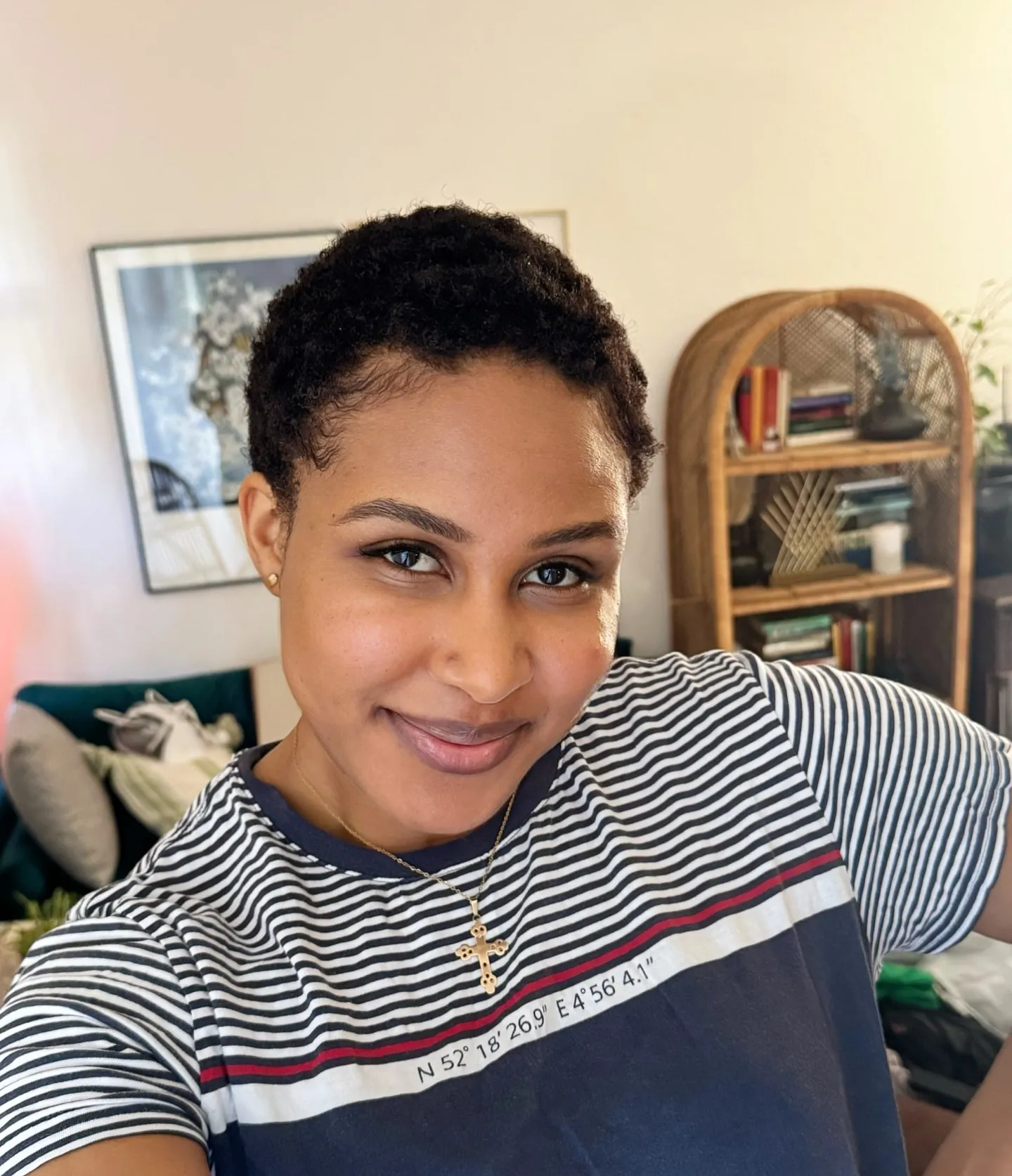 Soft natural crop with short textured curls