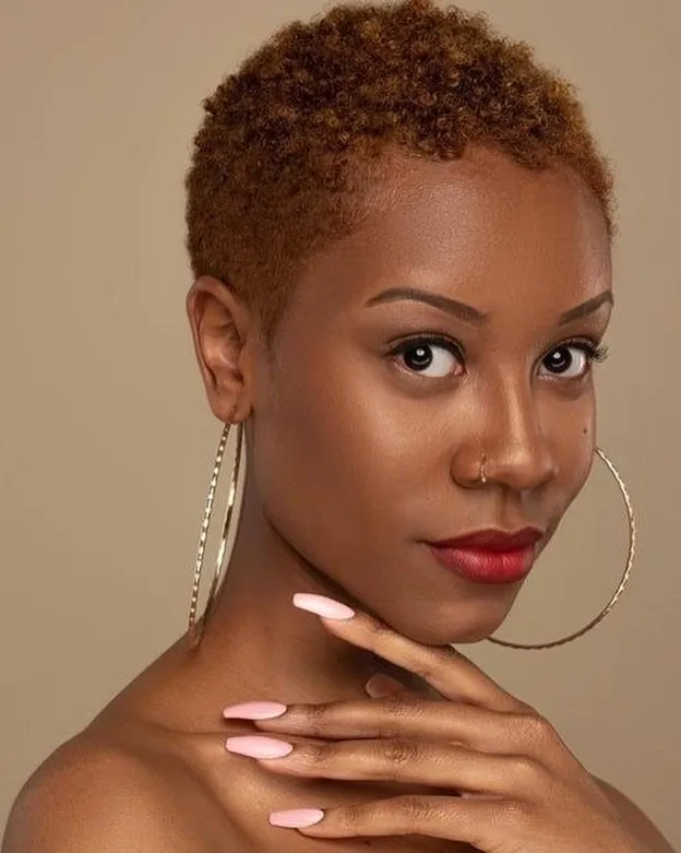 Close natural cut with cropped textured hair