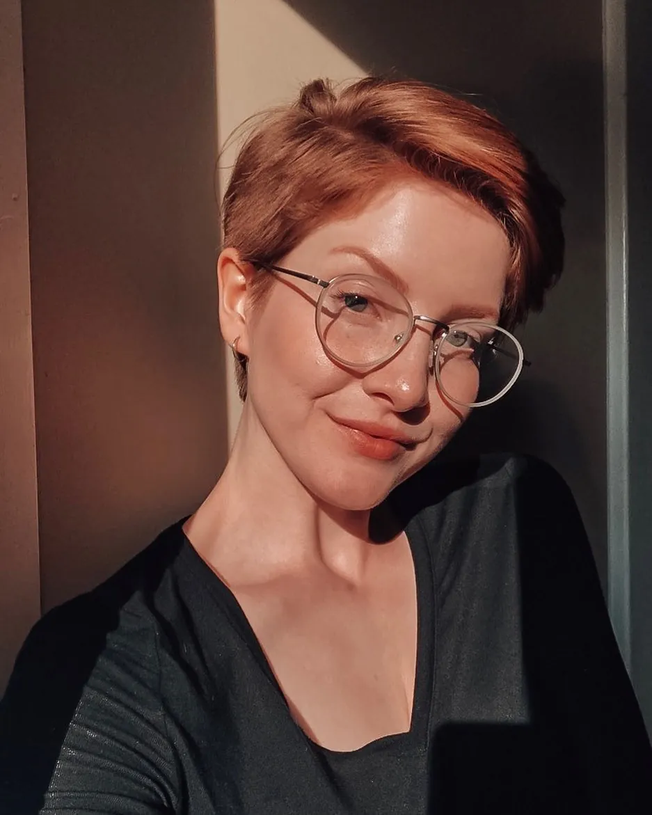 Short Copper Pixie in short red hair