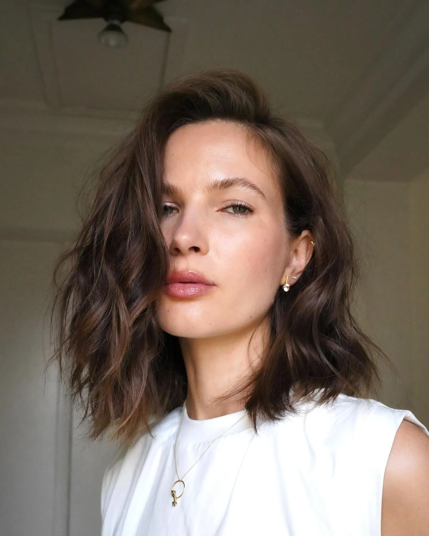Wavy brunette side-part lob with loose texture