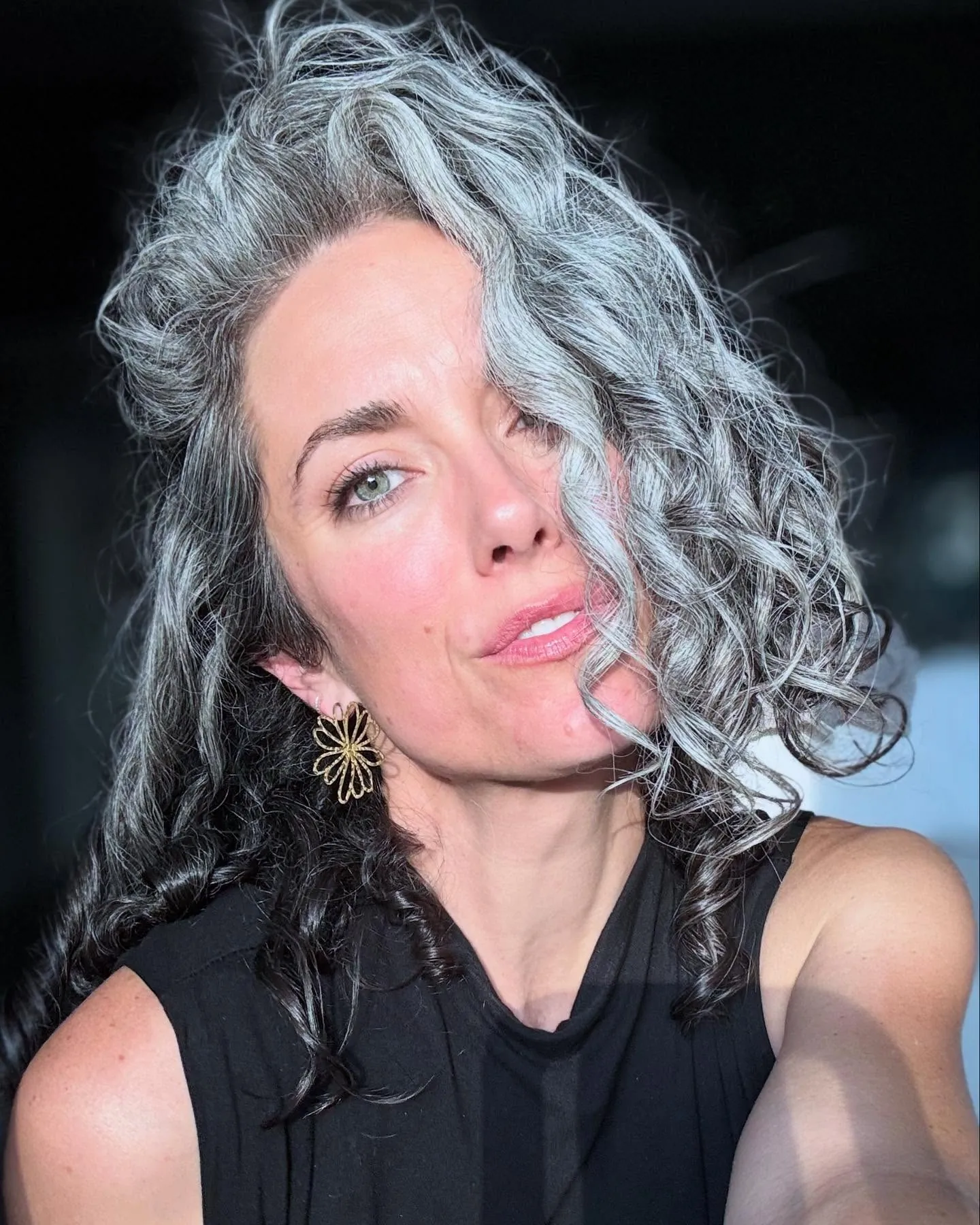 Silver curly lob with defined ringlets