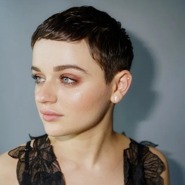 Smooth dark pixie with short side fringe