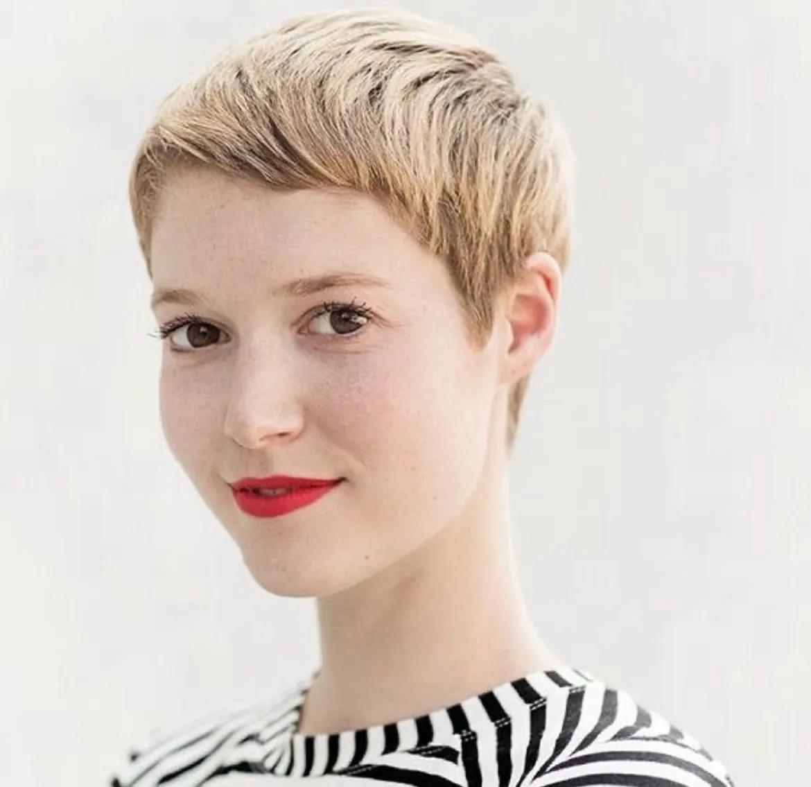 Polished short pixie with side part and lifted front