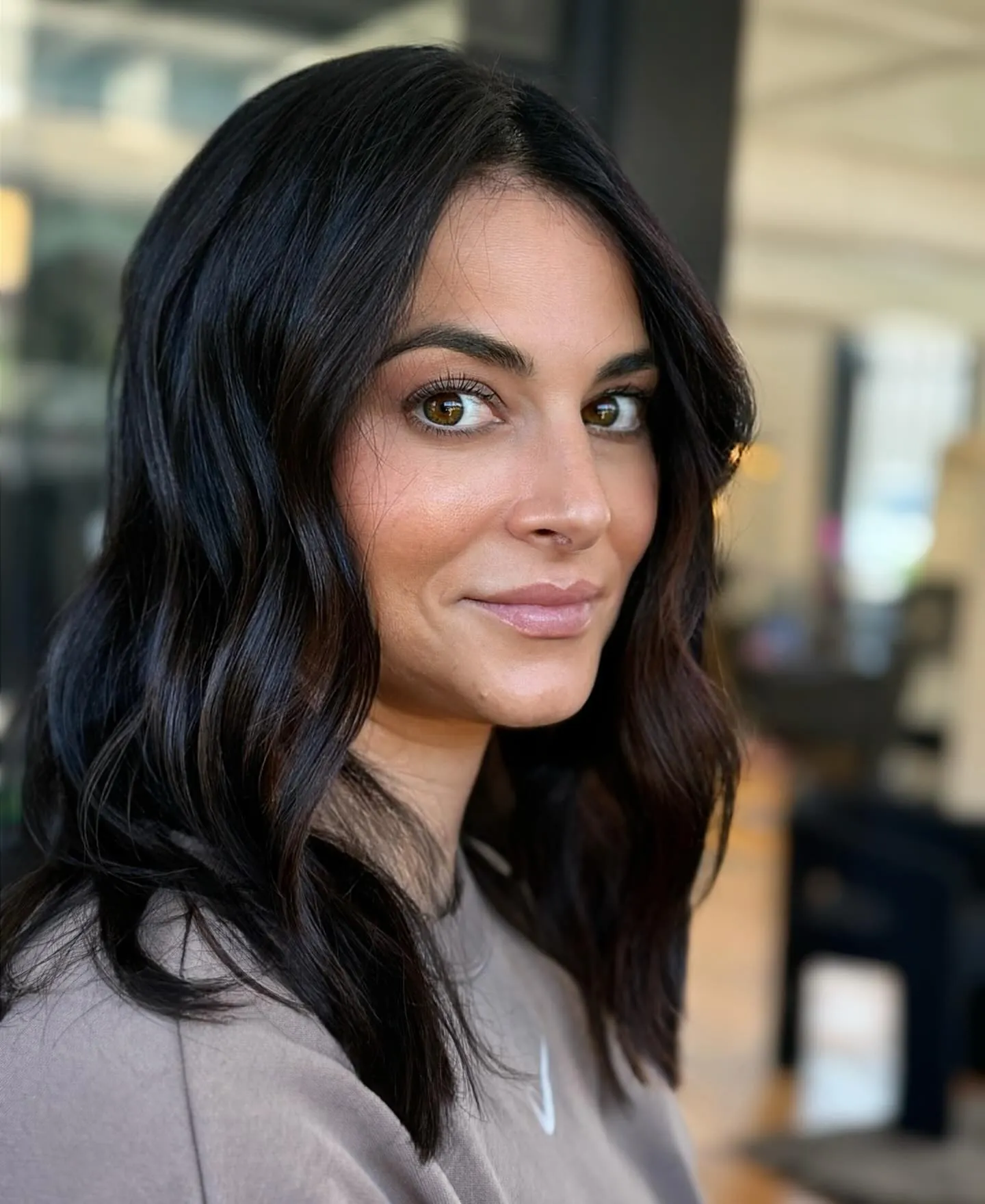 Shoulder Black Waves showing soft black hair colour