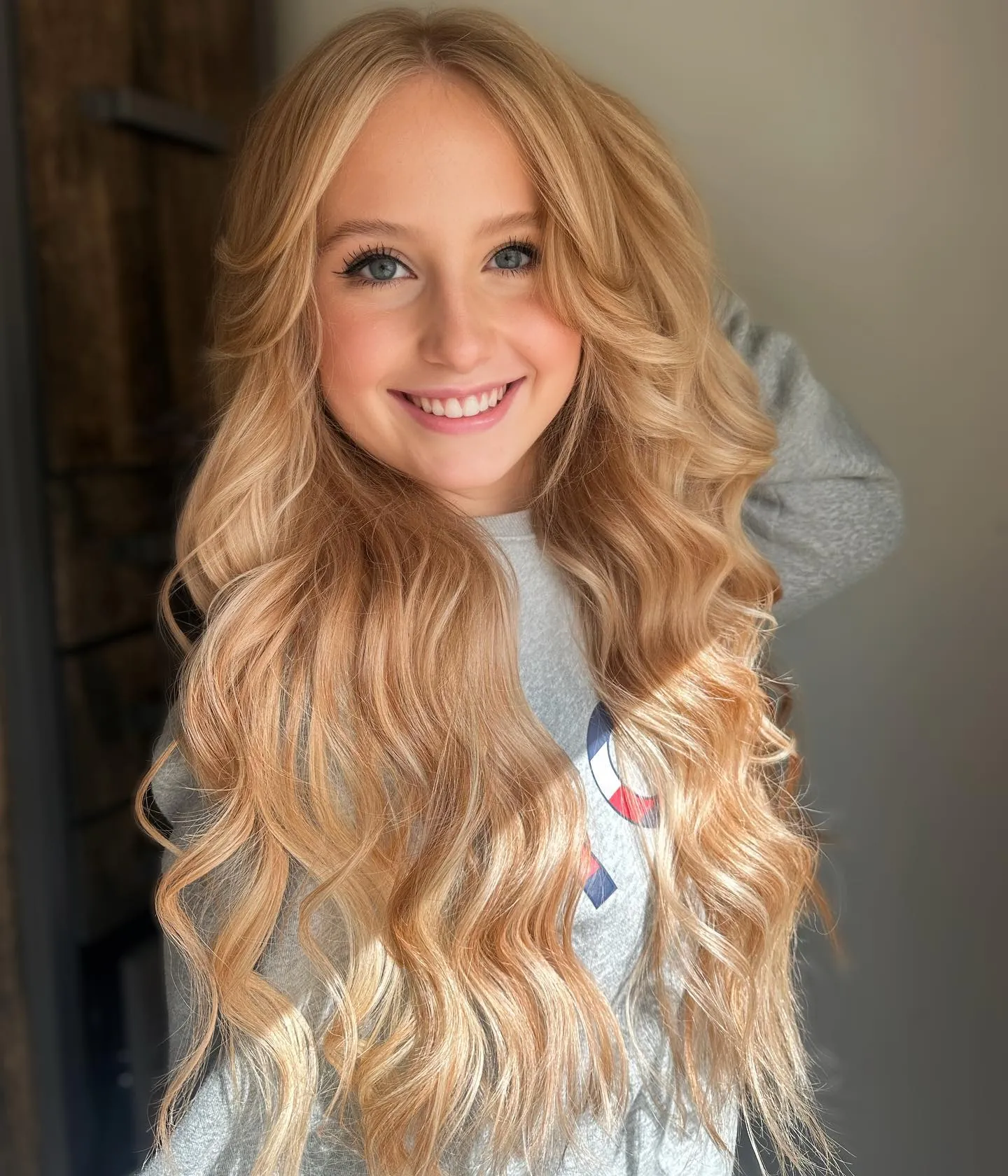 Long Gold Waves