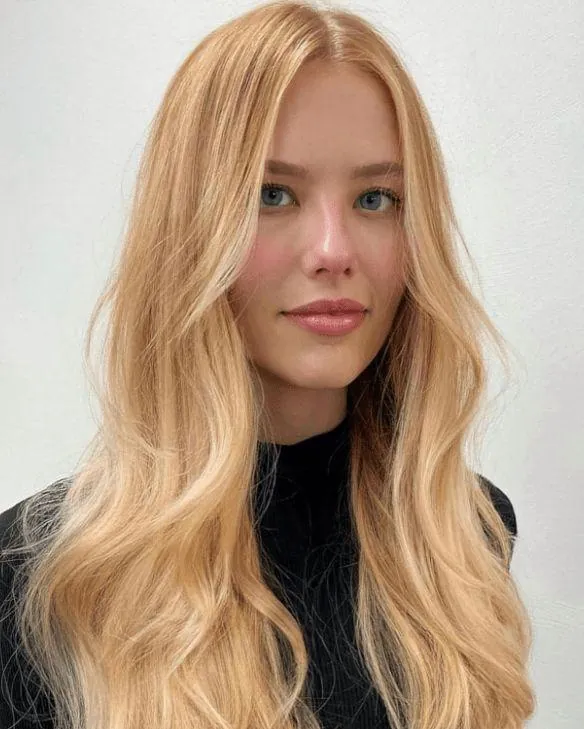 Sleek Gold Waves