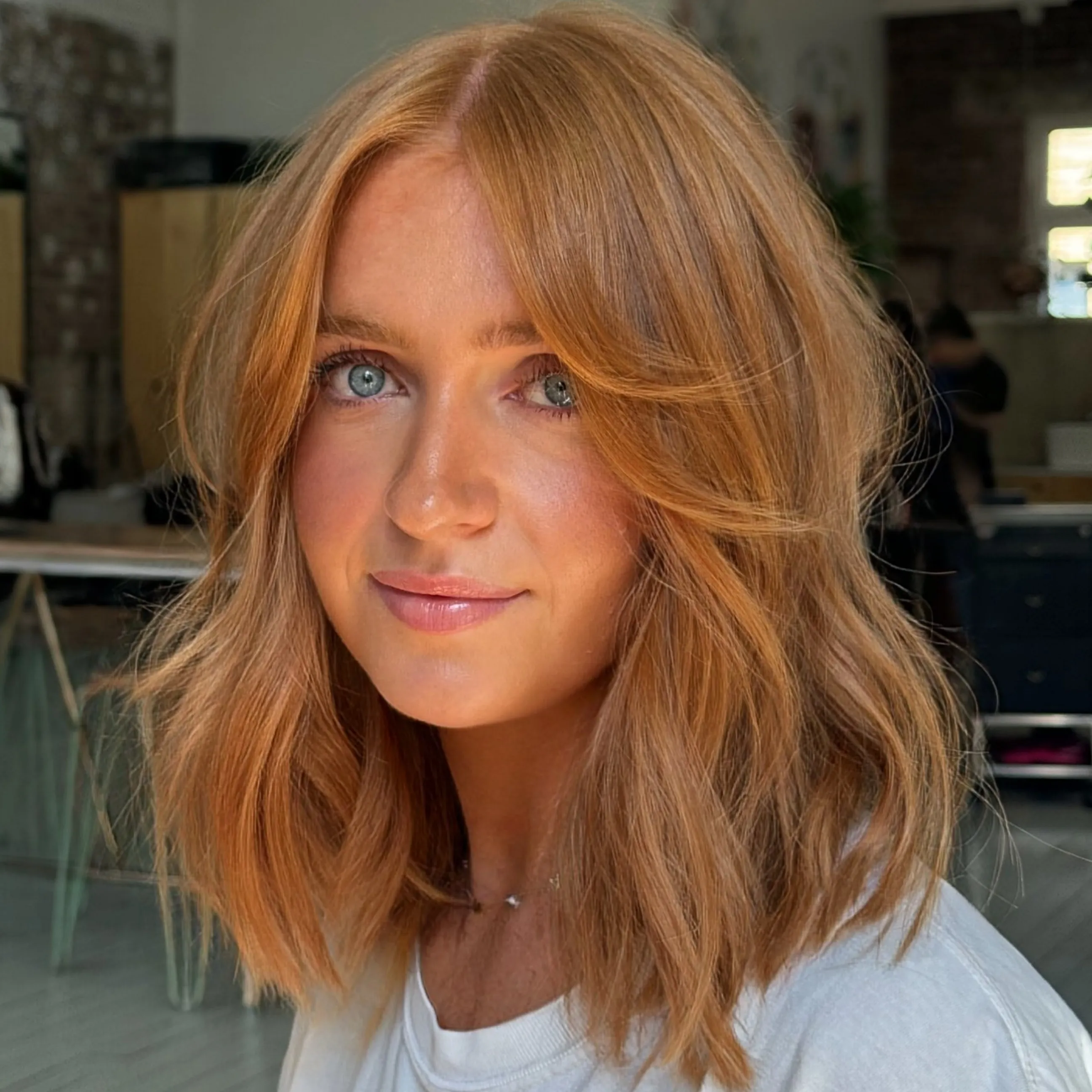 Copper center-part lob with smooth face-framing bends