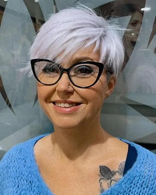 textured pixie with highlights