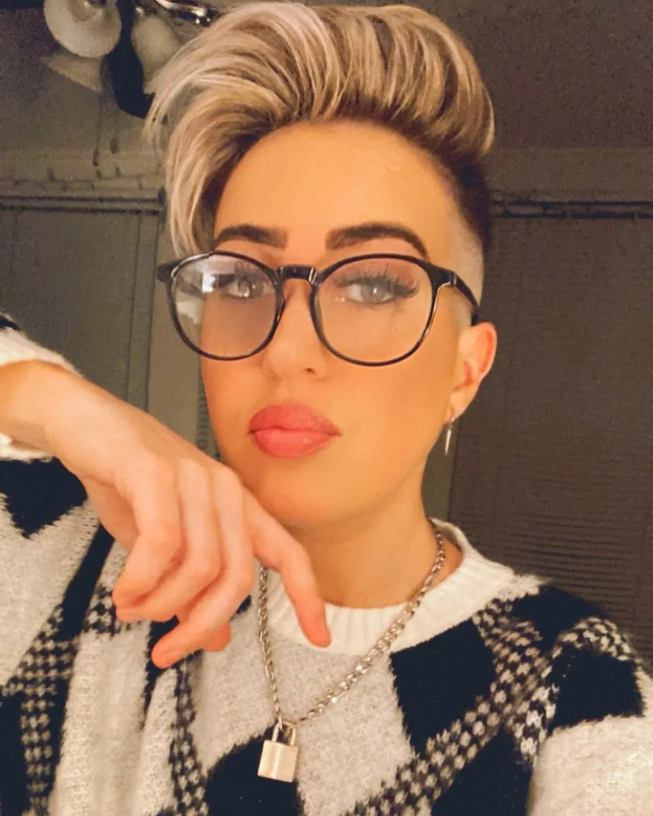 Side Sweep hairstyle