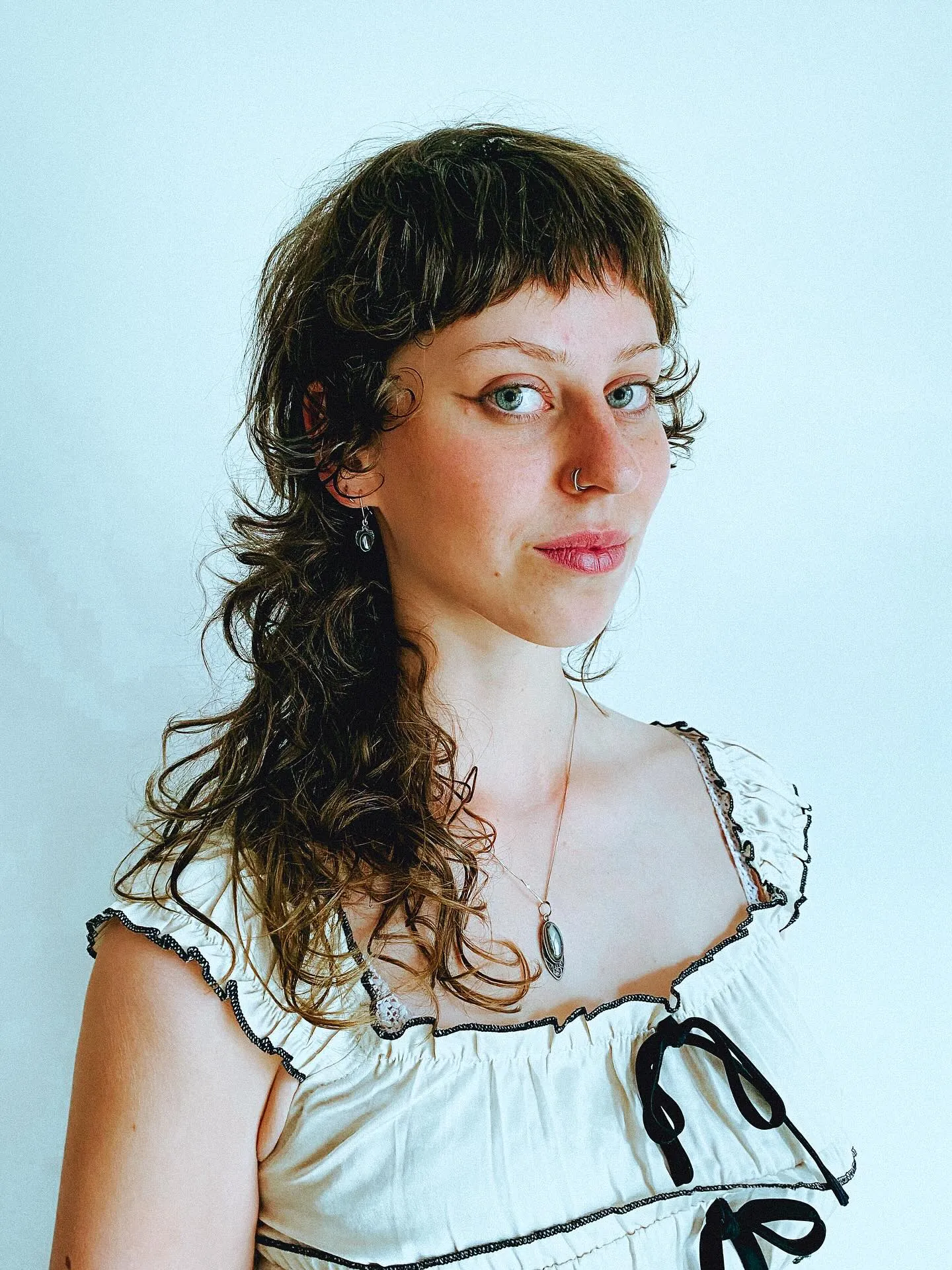 Long Victorian-inspired curls with short curled fringe and side tendrils
