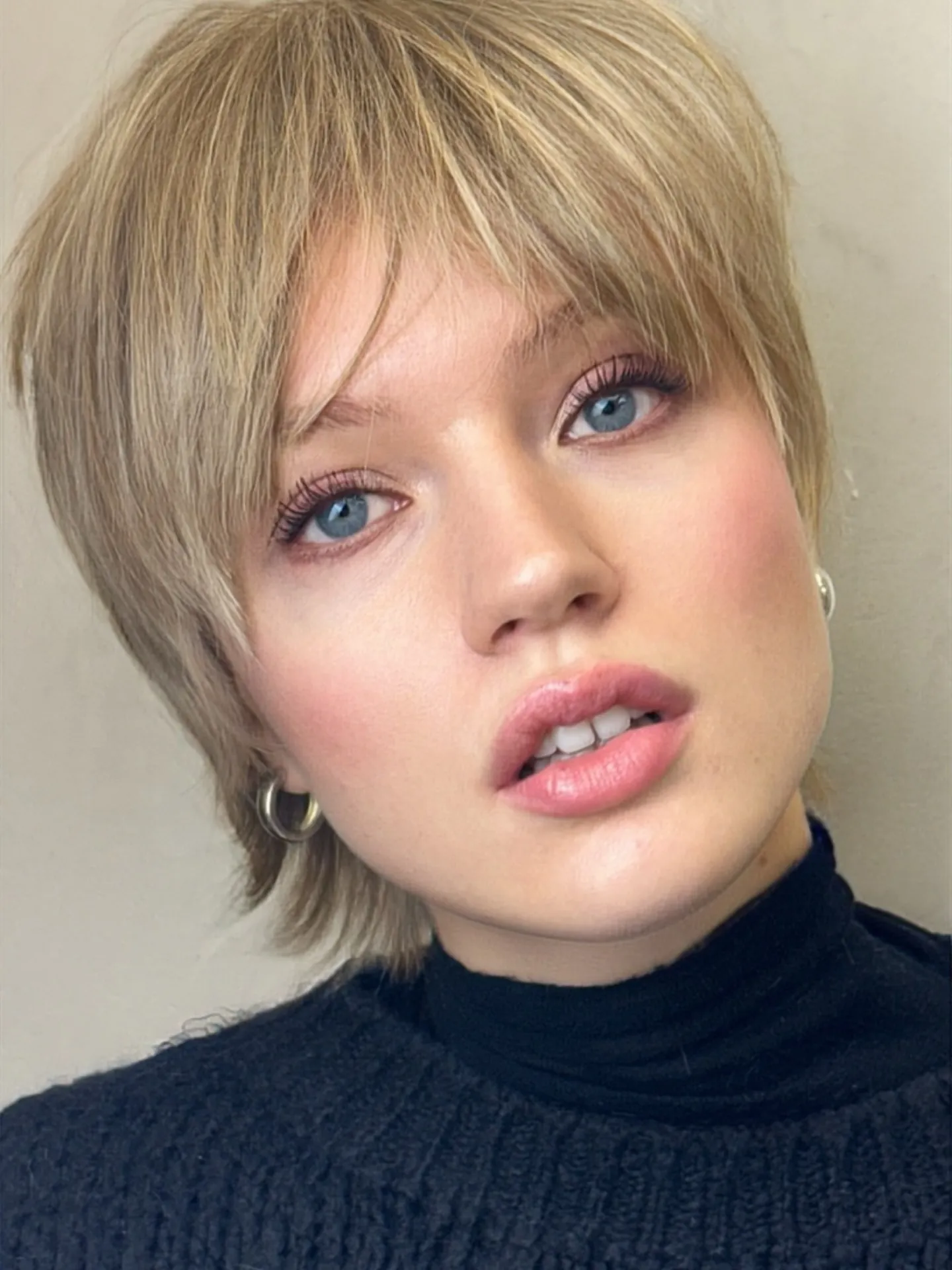 Short blonde shag with feathered fringe and side layers