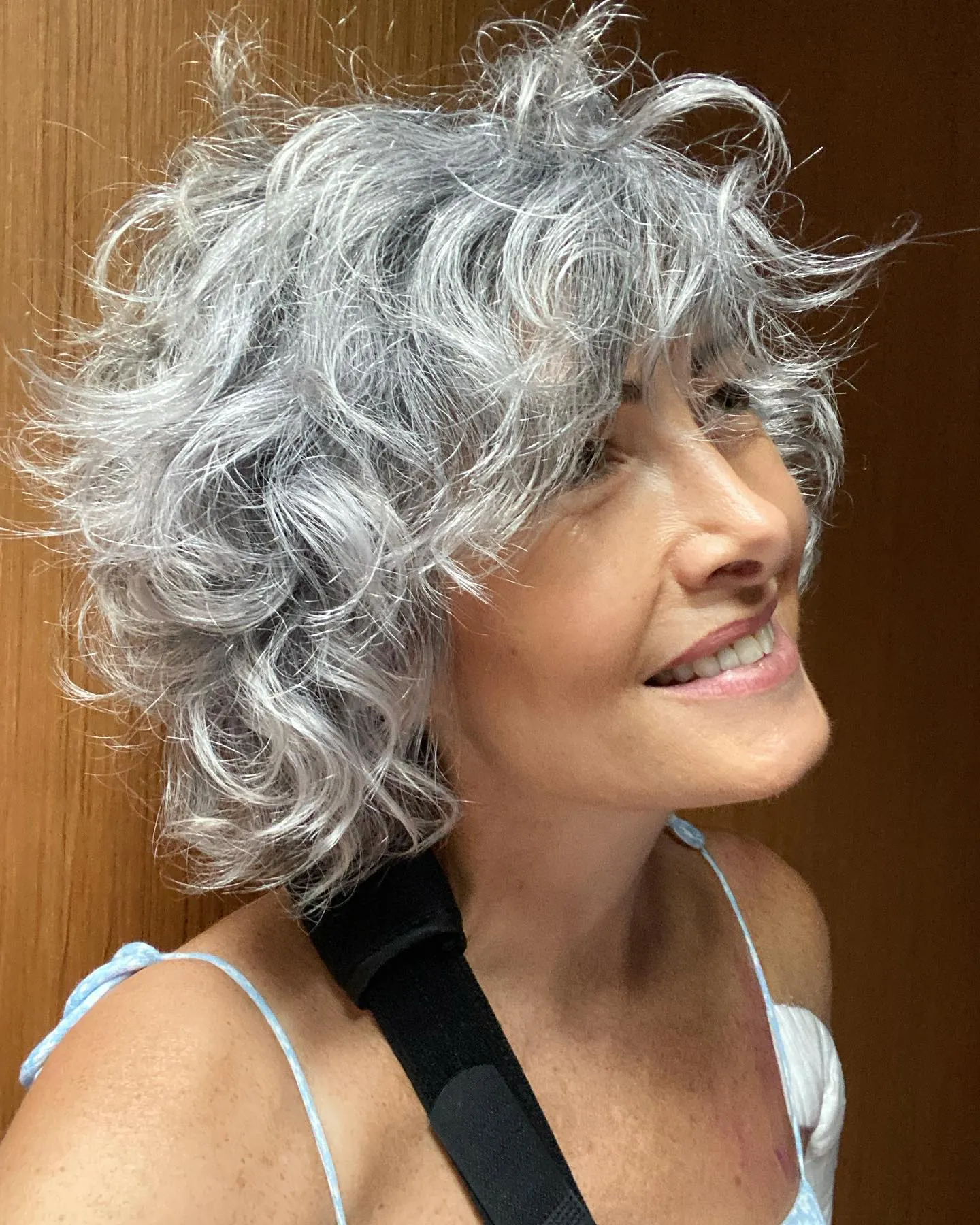 Short tousled silver bob with airy bangs