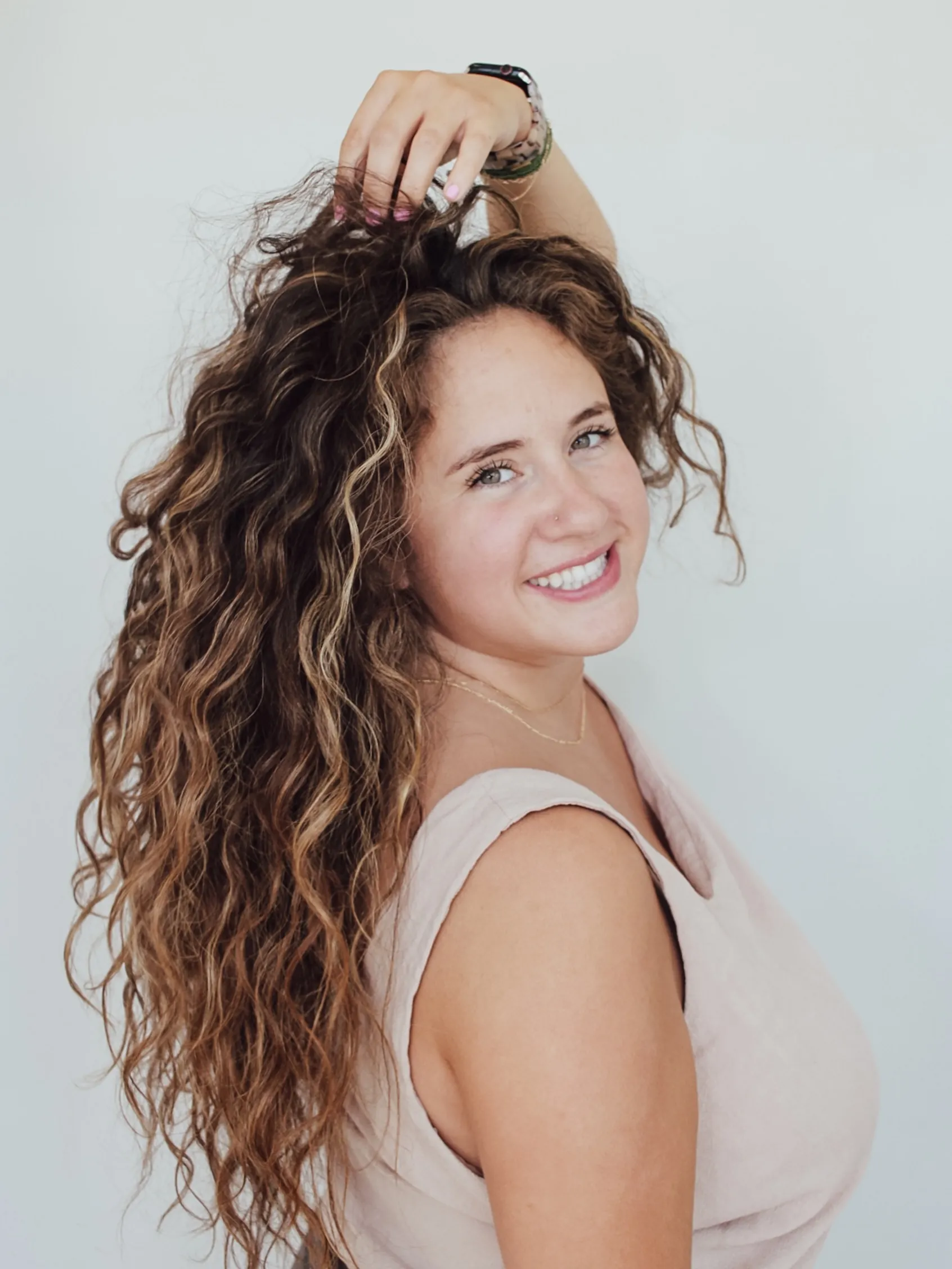 Long loose curls with a lifted side part