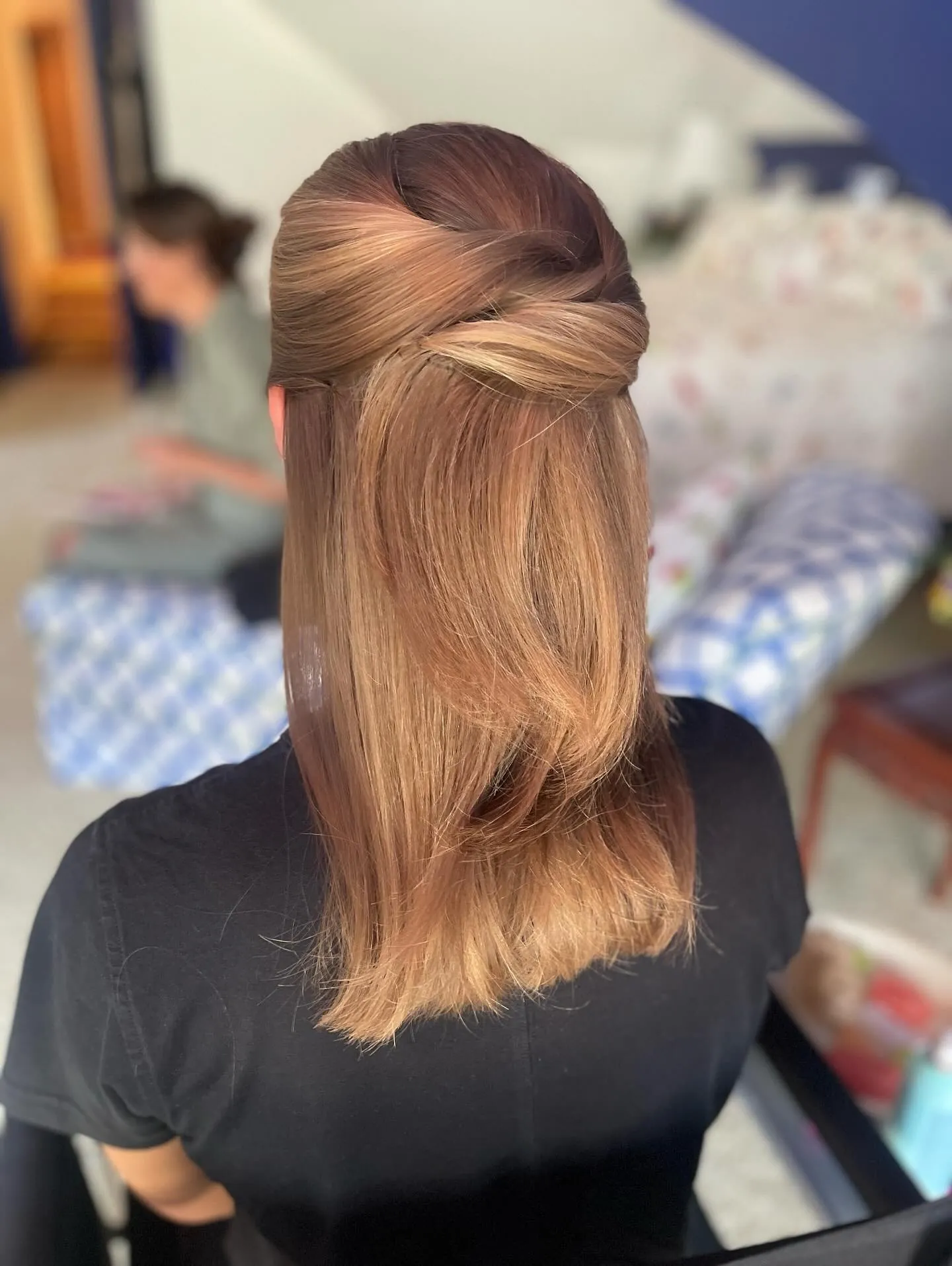 Straight lob with a twisted half-up section