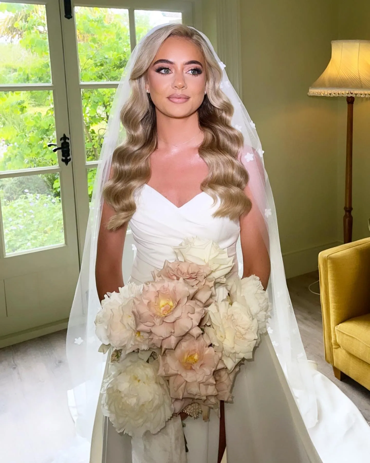 Minimal Bridal Waves
