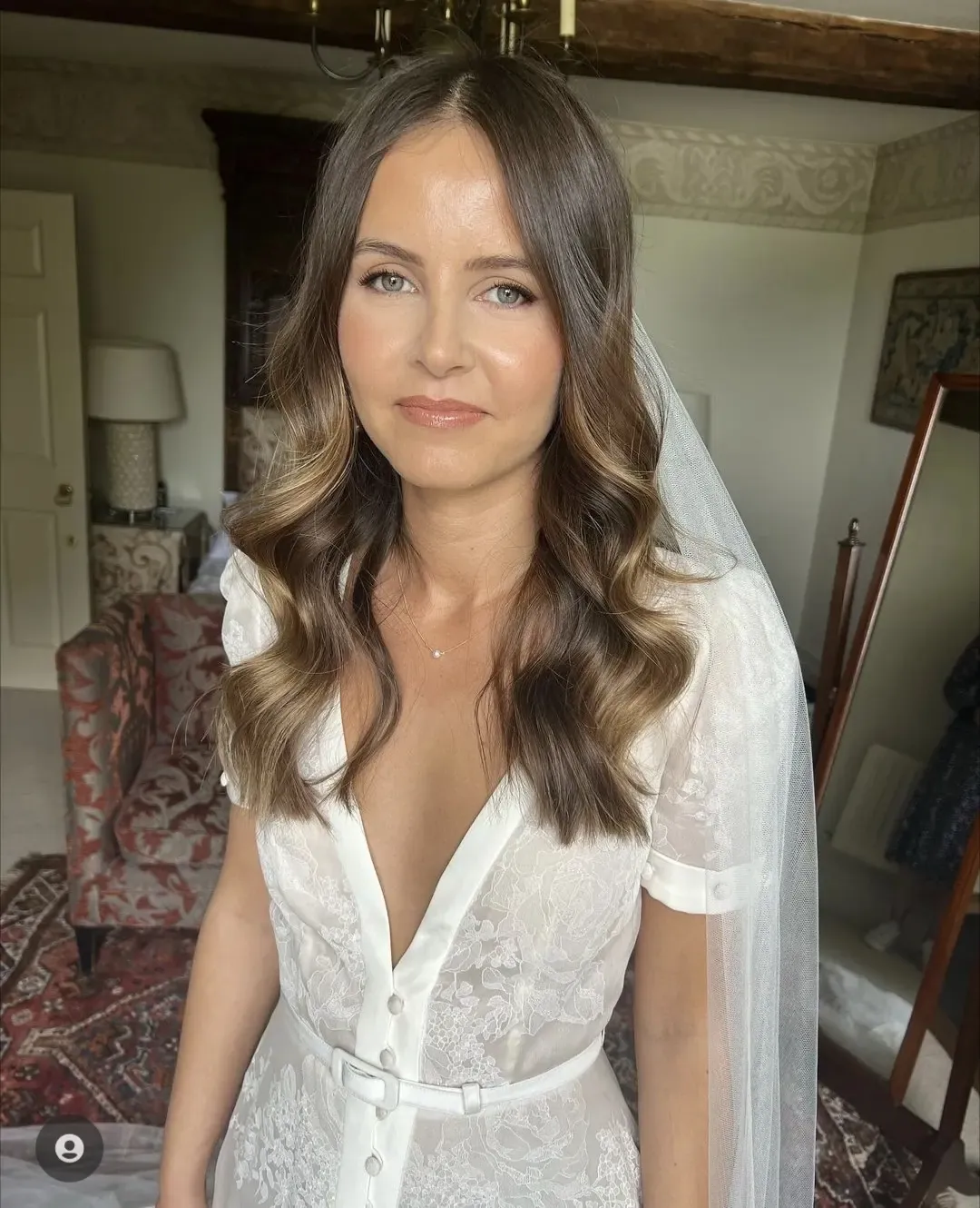 Glamorous Wavy Bridal Hair