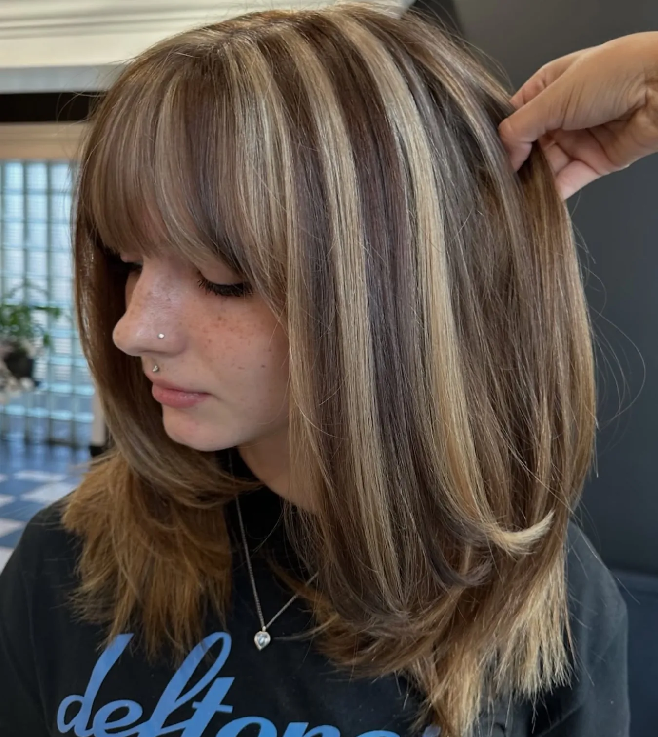 chunky stripe highlights Y2K hairstyle