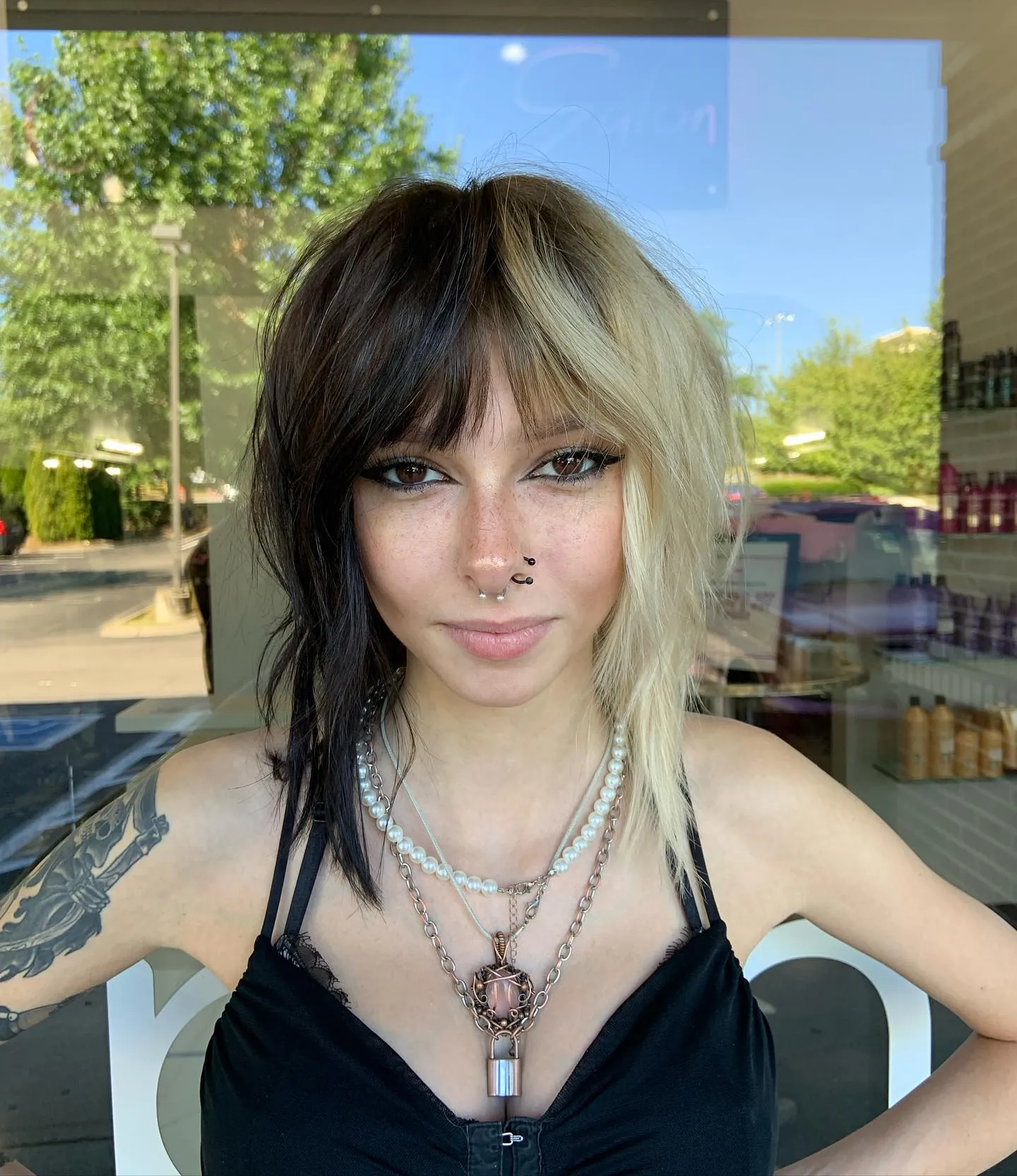 face-framing highlights Y2K hairstyle