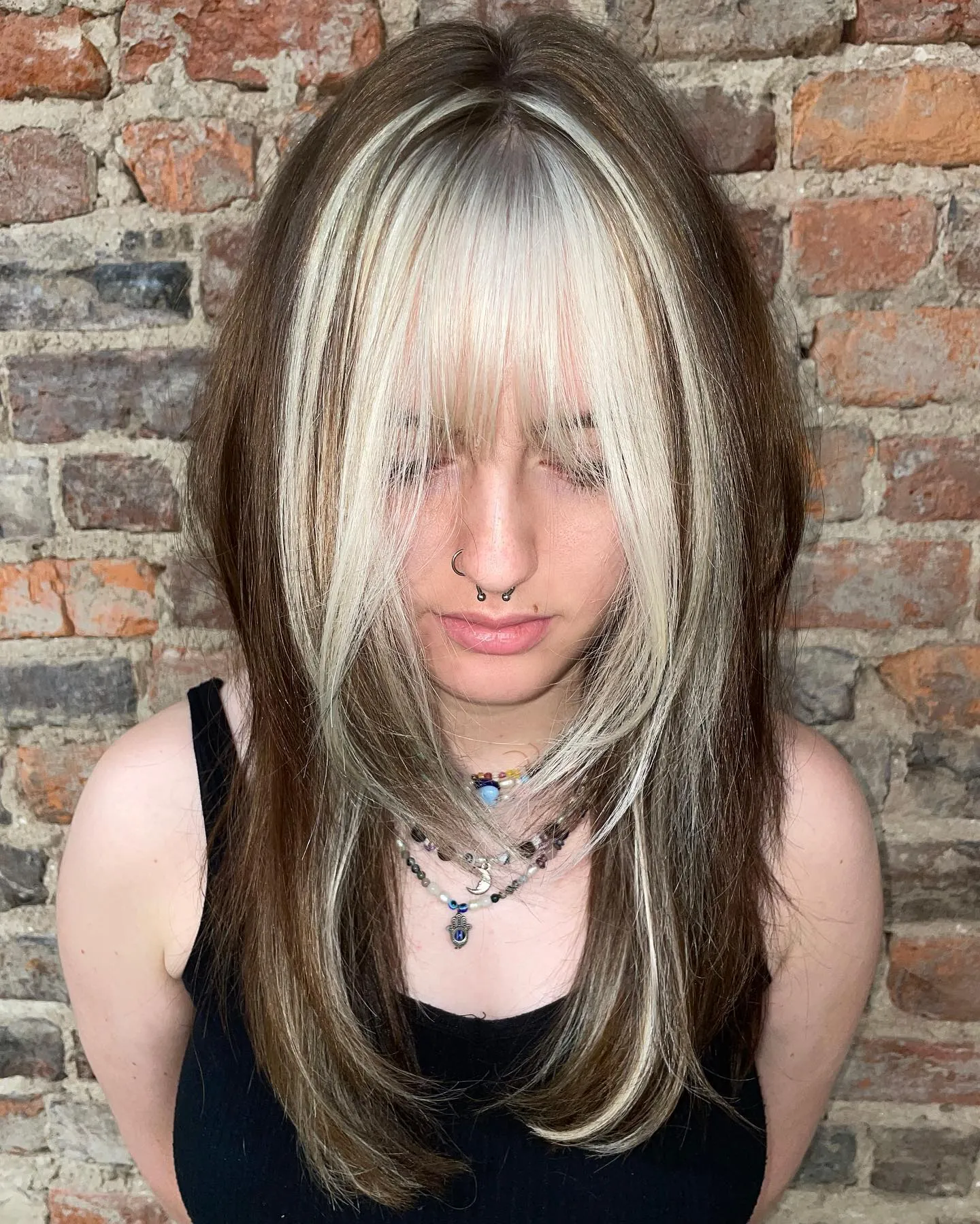 chunky face highlights Y2K hairstyle