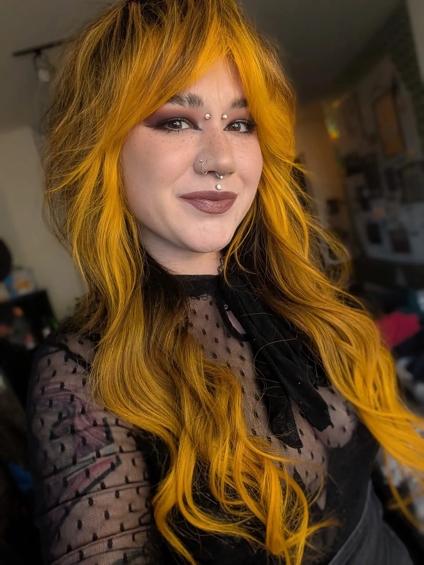 bold contrast layers Y2K hairstyle